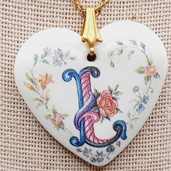 Vintage Avon Porcelain Heart “L” Initial Necklace on 24” Gold Rope Chain - Picture 3 of 10